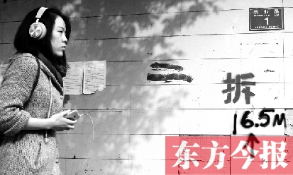 昨日，東方今報(bào)記者走訪農(nóng)業(yè)路沿線，看見“拆”字已上墻