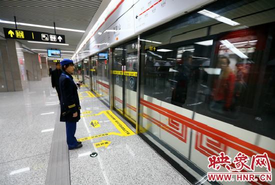 自11月29日起，鄭州地鐵將進一步縮短行車間隔。