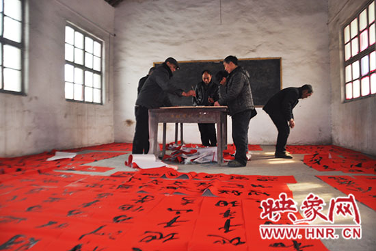 目前已經(jīng)書寫了超過一萬(wàn)幅春聯(lián)。