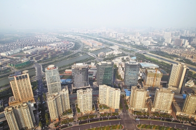 不少網(wǎng)友認(rèn)為，不動產(chǎn)統(tǒng)一登記會使房價(jià)下跌。