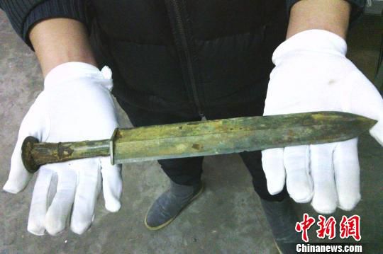 河南發(fā)掘戰(zhàn)國(guó)至東漢墓葬群 出土罕見青銅劍、戈（圖）
