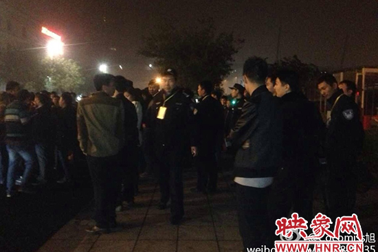 11月1日深夜，鄭州鄭東新區(qū)夜總會(huì)“皇家一號(hào)”被查處。網(wǎng)友供圖