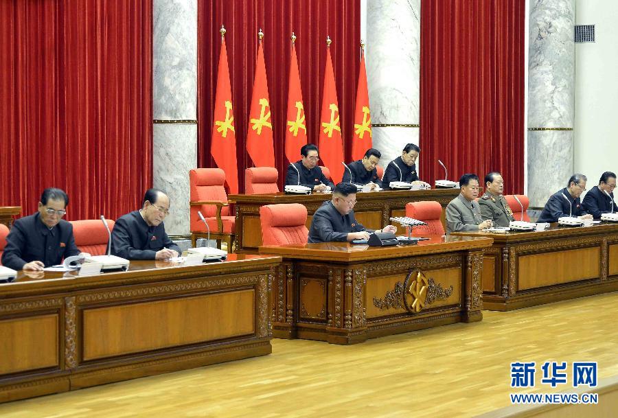 12月8日，在朝鮮平壤，朝鮮勞動黨第一書記金正恩（前排中）出席并指導(dǎo)朝鮮勞動黨中央政治局?jǐn)U大會議。