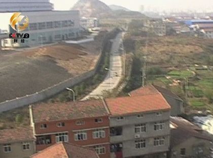 本應沒有居民樓的區(qū)域，布滿密密麻麻的樓房