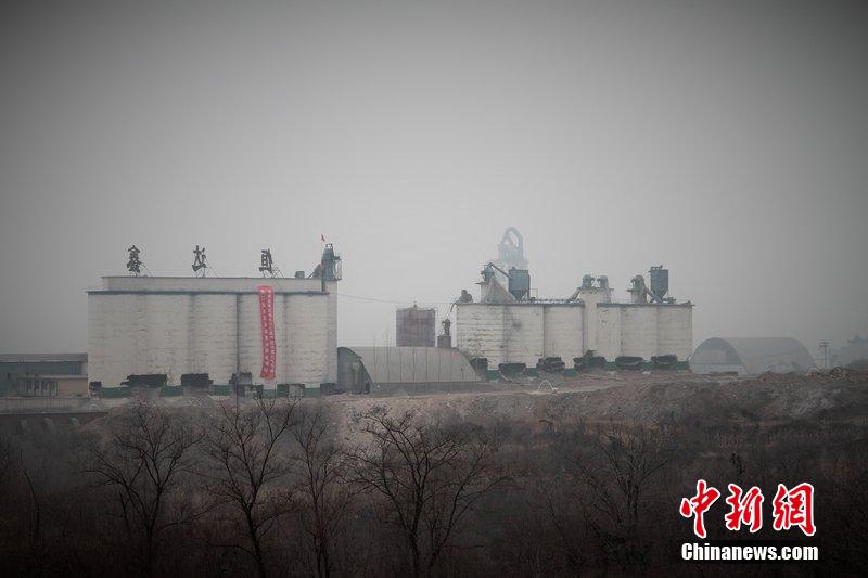 　2014年2月17日，石家莊市再次啟動(dòng)壓減水泥過(guò)剩產(chǎn)能、治理大氣污染水泥企業(yè)集中爆破拆除行動(dòng)。