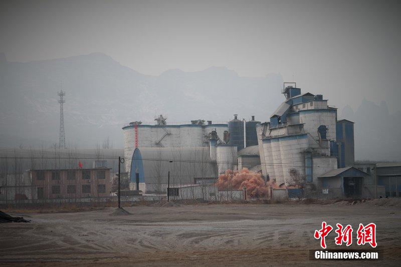　2014年2月17日，石家莊市再次啟動(dòng)壓減水泥過(guò)剩產(chǎn)能、治理大氣污染水泥企業(yè)集中爆破拆除行動(dòng)。
