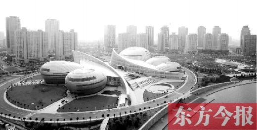 隨著鄭州經(jīng)濟(jì)的發(fā)展，鄭州的城市建設(shè)也煥發(fā)出勃勃生機(jī)