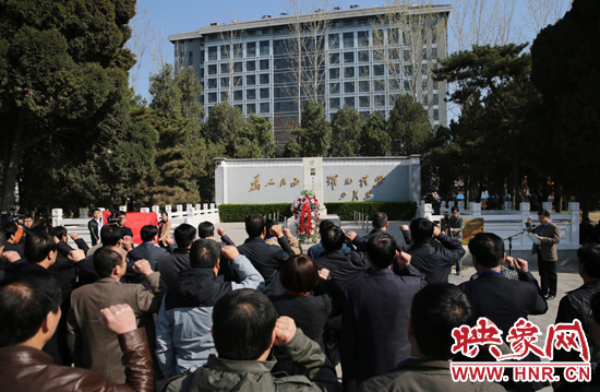 在焦裕祿紀念館，參觀的人絡繹不絕，一批批來自全國各地的黨員干部前來學習焦裕祿事跡