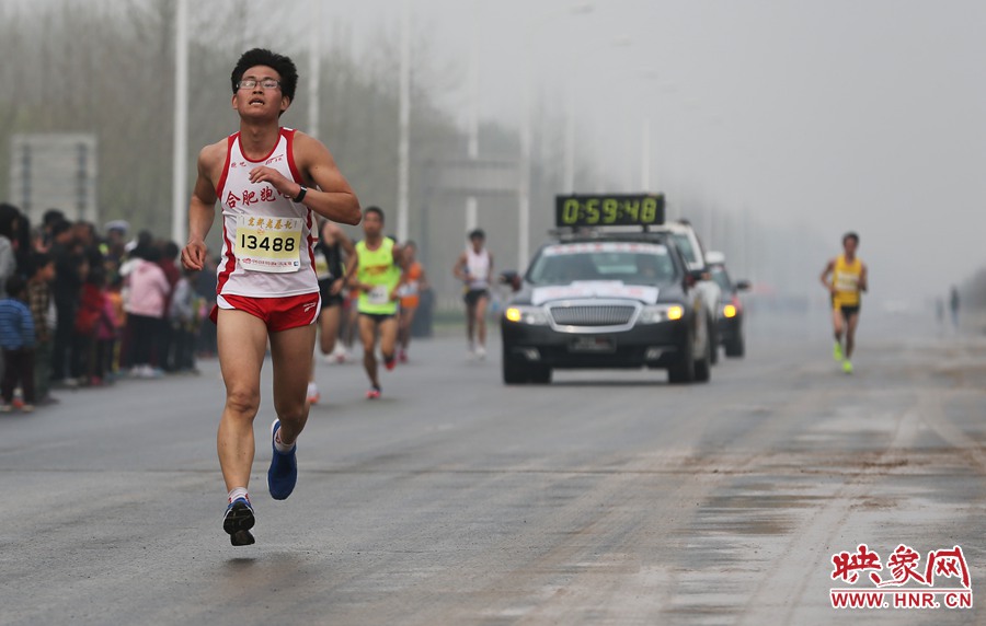 一名合肥選手處在較為領(lǐng)先的位置。