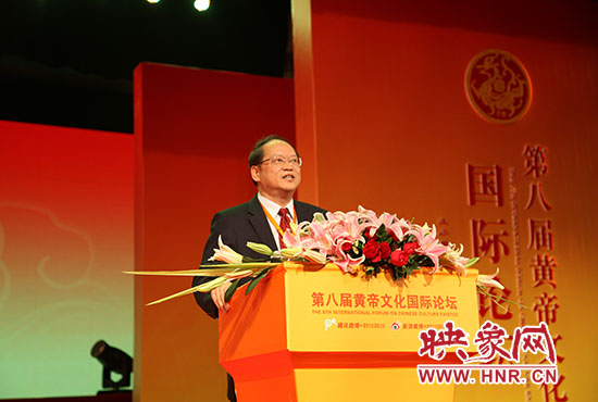 臺灣大學哲學系教授、美國耶魯大學哲學博士傅佩榮做演講