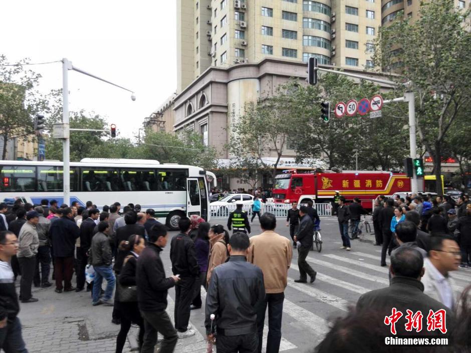 自治區(qū)和烏魯木齊市有關(guān)部門迅速處置，傷員已全部送往醫(yī)院救治。