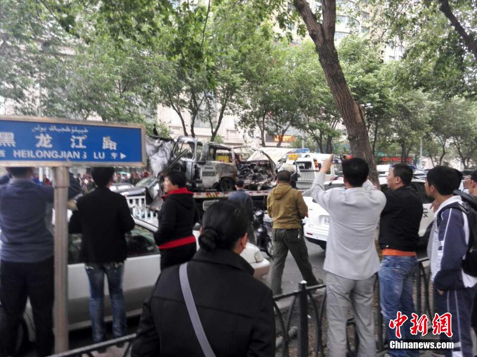 自治區(qū)和烏魯木齊市有關(guān)部門迅速處置，傷員已全部送往醫(yī)院救治。