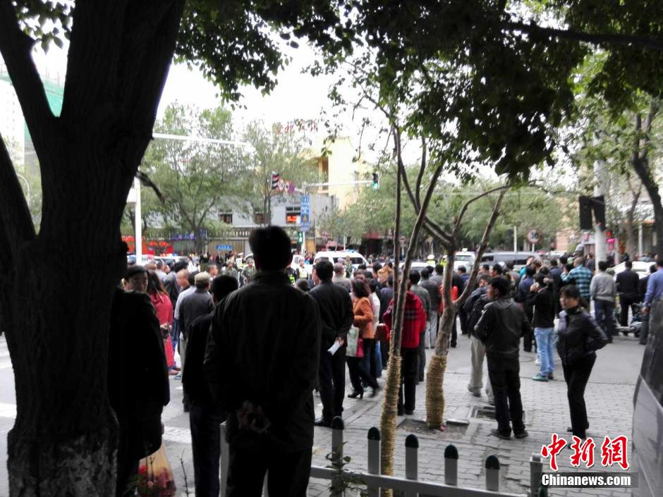 自治區(qū)和烏魯木齊市有關(guān)部門迅速處置，傷員已全部送往醫(yī)院救治。