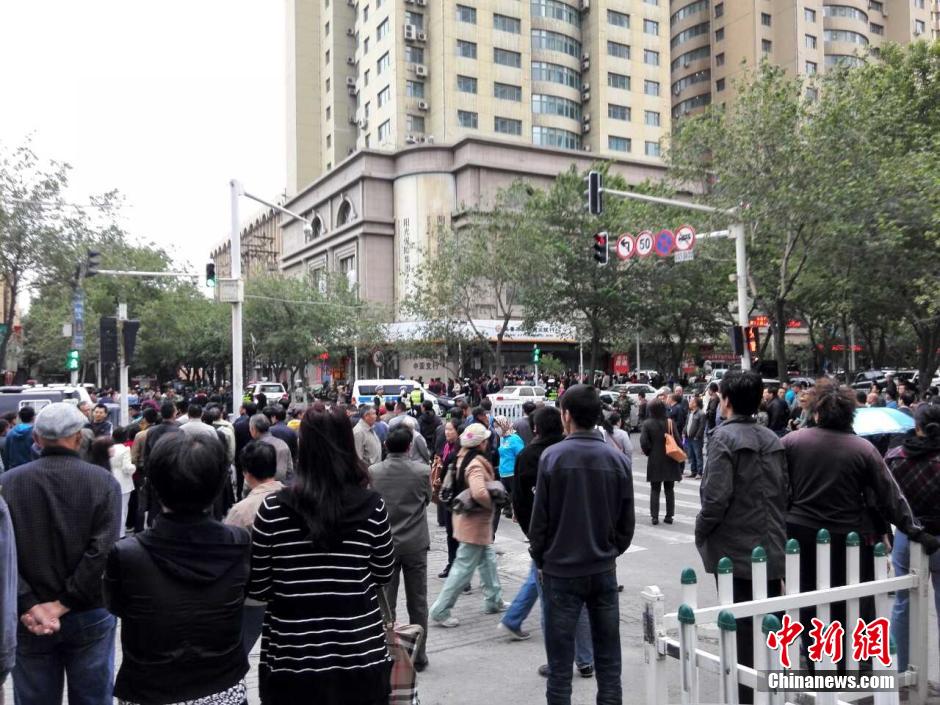 自治區(qū)和烏魯木齊市有關(guān)部門迅速處置，傷員已全部送往醫(yī)院救治。
