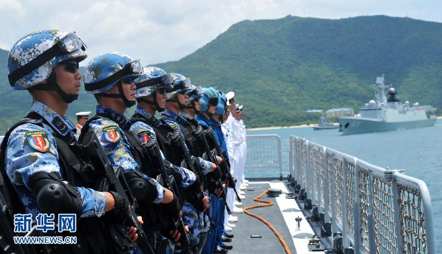 6月9日，在三亞某軍港，海口艦官兵及隨艦出海的特戰(zhàn)隊員離開碼頭。