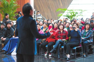 節(jié)儉令后，國家大劇院成了為數(shù)不多的演出營收未受影響的國字頭演出團(tuán)體之一。圖為國家大劇院第六屆歌劇節(jié)開幕主題活動(dòng)現(xiàn)場（資料圖片）。京華時(shí)報(bào)記者吳平攝