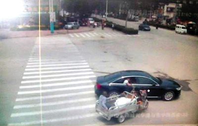 23日中午，陳母被突然噴毒。新京報記者 王瑞鋒 攝