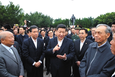 2012年12月11日，習近平任總書記后，首次出京考察選擇廣東，在深圳蓮花山向鄧小平像敬獻花籃，強調(diào)
