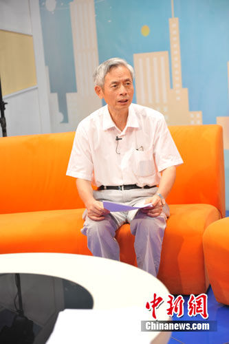 中國房地產業(yè)協(xié)會名譽副會長朱中一參加中新網房產頻道視頻訪談。