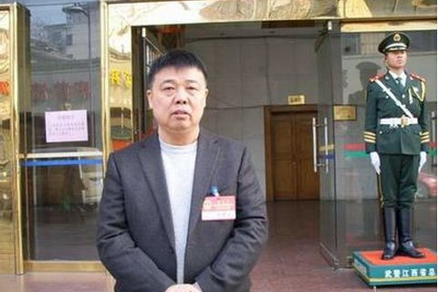 江西大富集團(tuán)董事長(zhǎng)、原萍鄉(xiāng)市人大代表何春明。