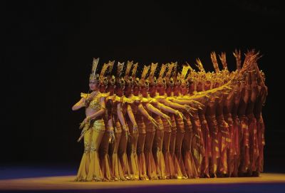 在歡迎晚宴上，上演經(jīng)典節(jié)目千手觀音。新華社發(fā)