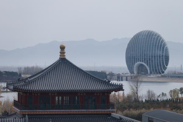 　因APEC會議籌備，雁棲湖景區(qū)于10月25日關(guān)閉至11月14日重新開放。 劉行喆 澎湃資料