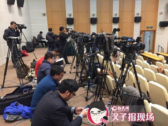 圖說(shuō)：大量媒體聚焦在發(fā)布會(huì)現(xiàn)場(chǎng)。新民晚報(bào)新民網(wǎng)