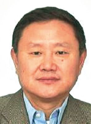 胡奉憲 現(xiàn)年60歲，外逃前任四川韻律實(shí)業(yè)發(fā)展公司總經(jīng)理、董事長(zhǎng)，2009年11月逃往美國或澳大利亞。