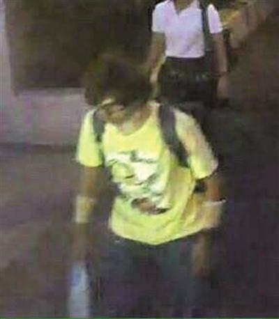 據(jù)泰國媒體報(bào)道，警方目前已鎖定曼谷17日爆炸嫌疑人。