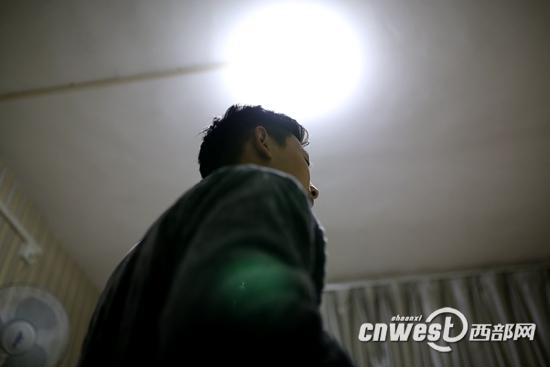 2013年2月份，17歲的林波在陜西省疾控中心拿到HIV確診報告。