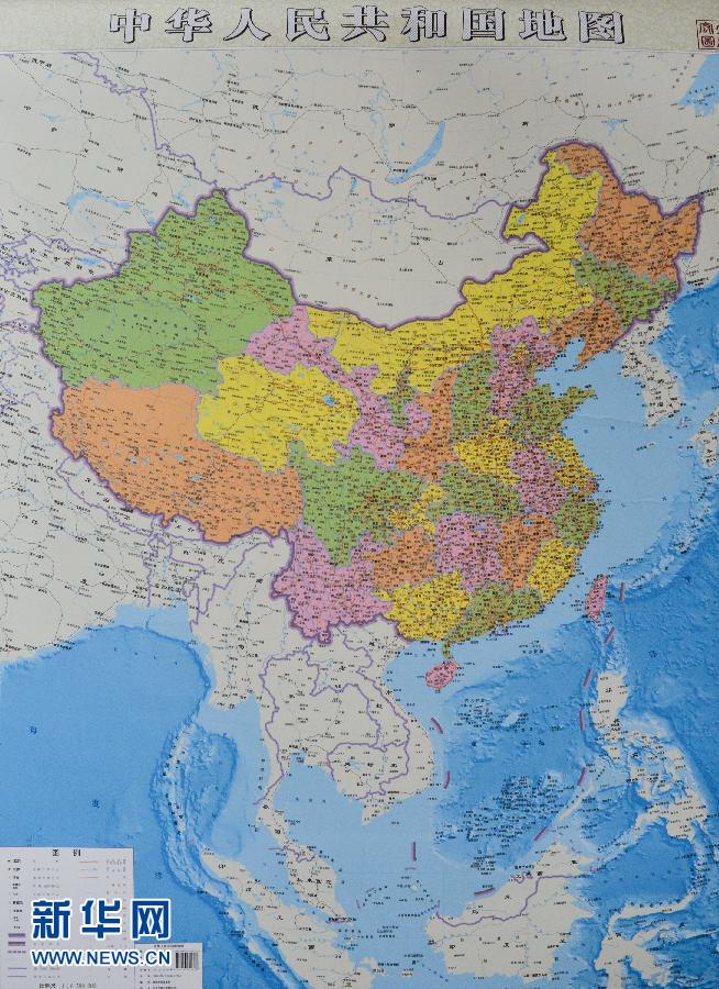 這是6月23日拍攝的豎版《中華人民共和國(guó)地圖》。