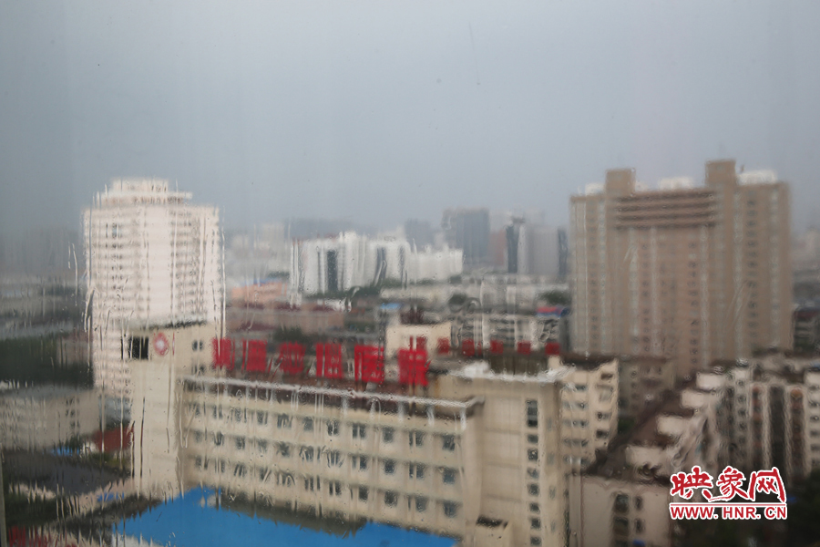 17時(shí)39分,鄭州強(qiáng)降雨漸停。