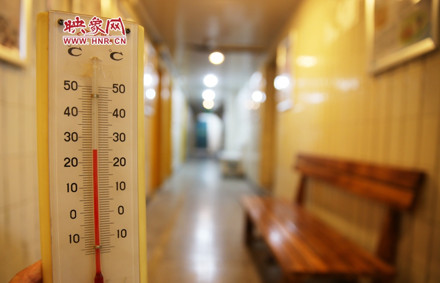 金水區(qū)人防辦（珠江琴行）納涼處溫度為25度。