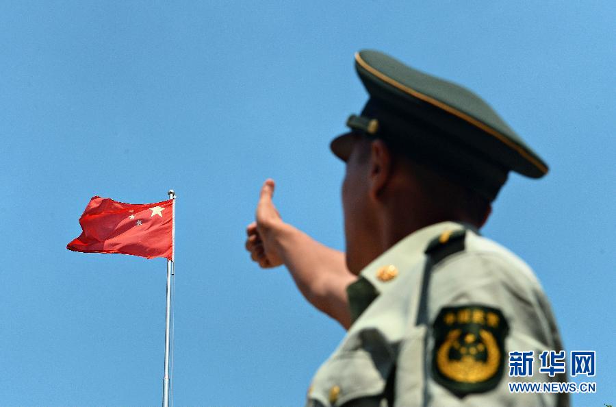  9月25日，武警浙江嘉興消防官兵為祖國“點贊”。