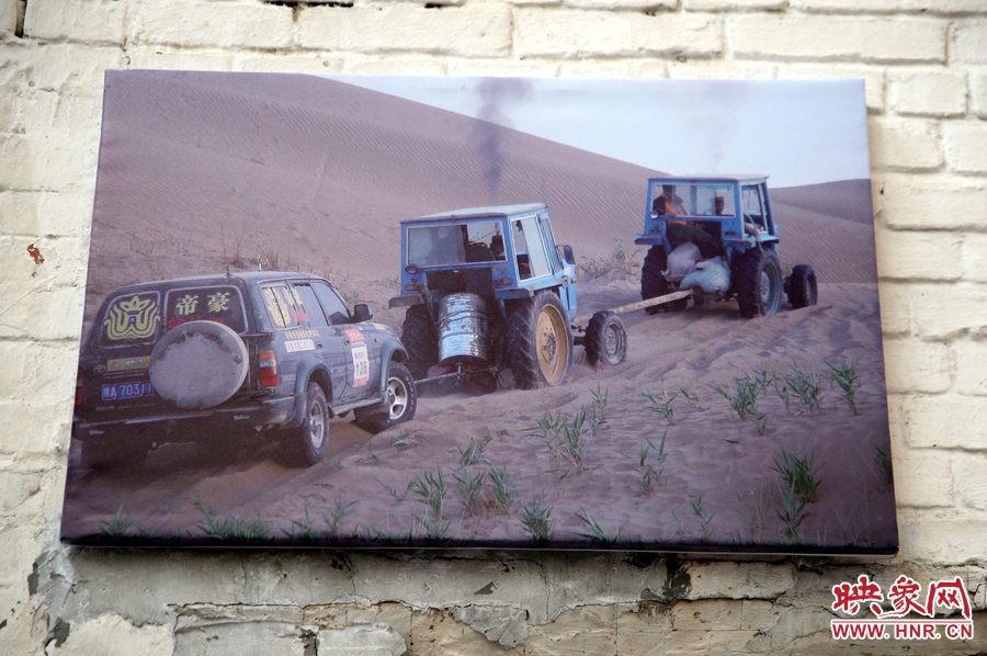 賽車的世界、更是男人的世界。圖為部分參展攝影作品。