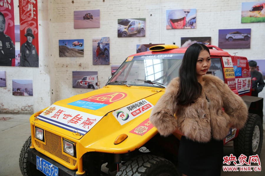 姐是車模，賽車的車。