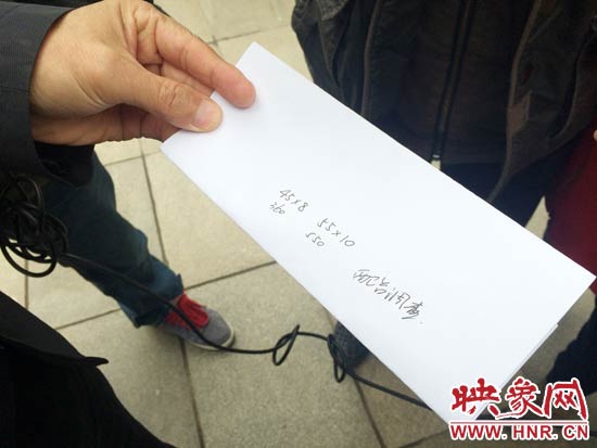 經(jīng)過初步測量，河南省人民會堂主樓的違法廣告牌面積為910平米。