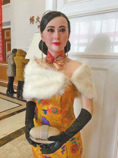 若不是這身似是而非的衣服，你能認(rèn)出這是范冰冰嗎？