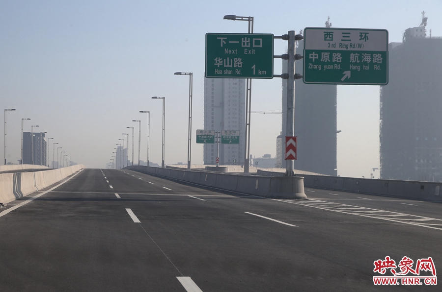 華山路方向與西三環(huán)出口。