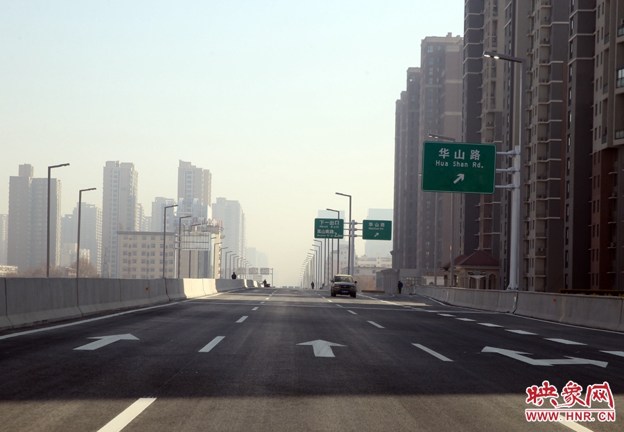 嵩山南路方向，華山路出口。