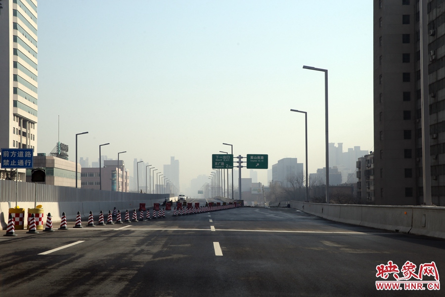 嵩山南路出口，由西向東至嵩山南路出口向東暫未開通。