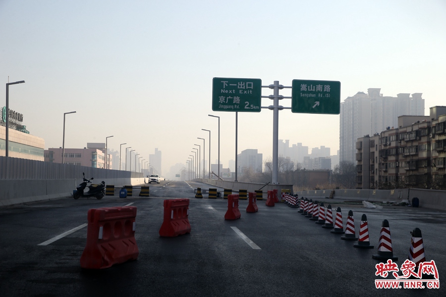 嵩山南路出口，由西向東至嵩山南路出口向東暫未開通。