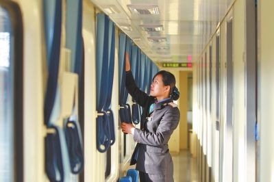 臥鋪車廂 半包式，更具私密性和舒適性。