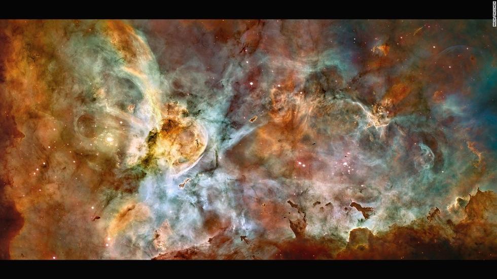 這個(gè)大星系是小恒星的誕生地，預(yù)計(jì)其中有數(shù)顆質(zhì)量為太陽的50至100倍的恒星