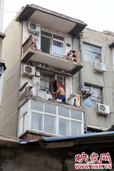 據(jù)了解，該棟房屋建造于1986年，距今已經(jīng)30年。