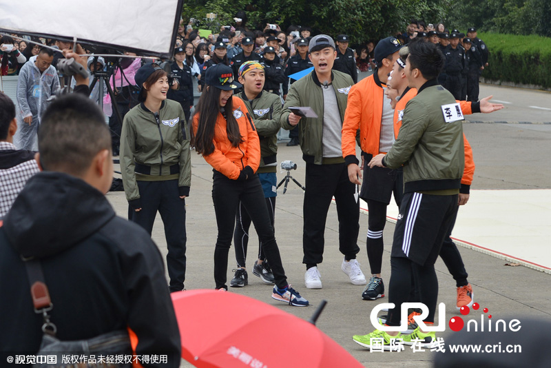 《奔跑吧兄弟》第三季劇組到南京錄制節(jié)目。