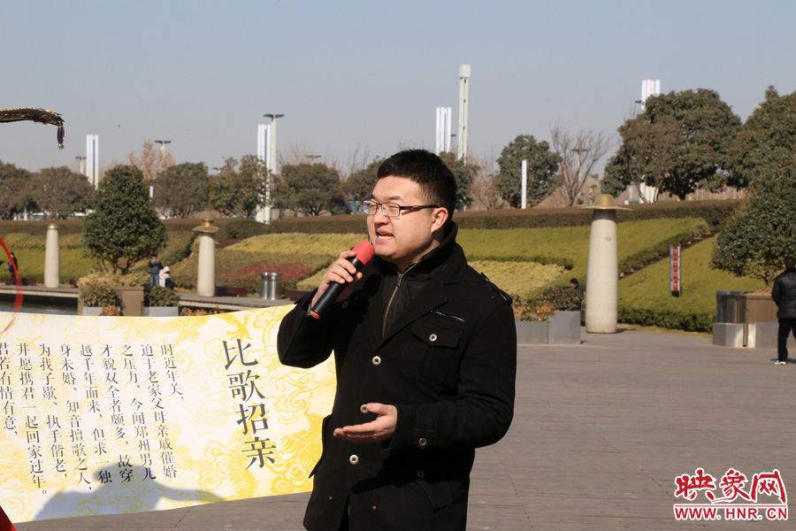 多位在鄭東新區(qū)CBD如意湖附近寫字樓上班的單身男性，聞?dòng)嵡皝沓钁?yīng)征。
