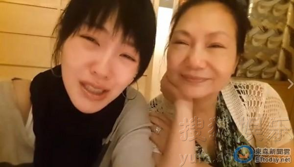看明星花式秀母親節(jié)！甜馨上鏡鄧超祝福三個媽