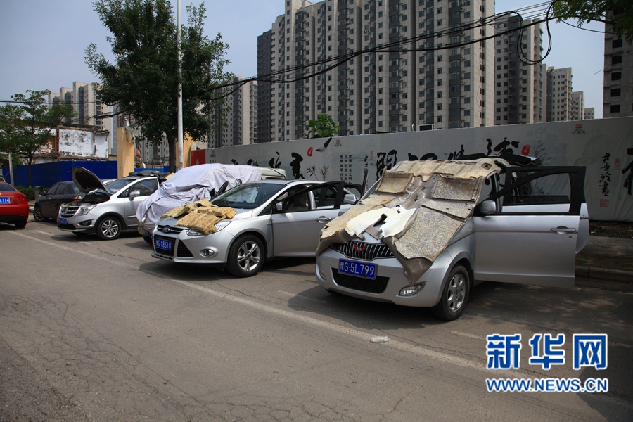 大雨過(guò)后艷陽(yáng)天  新鄉(xiāng)車主晾曬忙