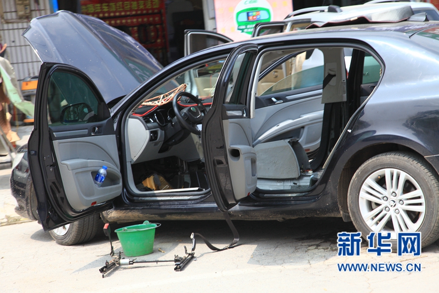 大雨過(guò)后艷陽(yáng)天  新鄉(xiāng)車主晾曬忙